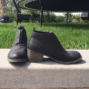 Billabong Black boots 🖤